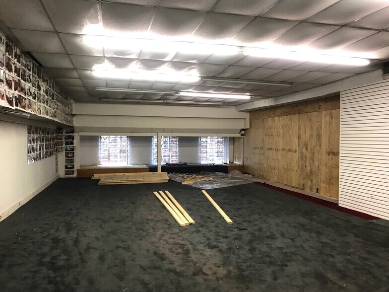 10911 Grand River Ave, Detroit, MI à louer - Photo de l’immeuble – Image 3 sur 4