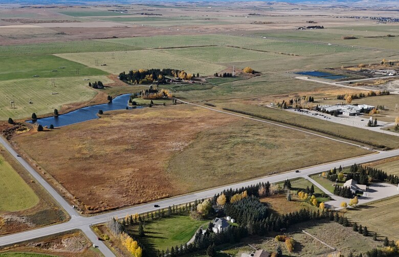 Huggard Rd, Calgary, AB à vendre Photo principale– Image 1 sur 3