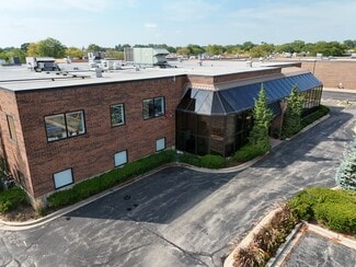 Plus de détails pour 3175 Commercial Ave, Northbrook, IL - Bureau à louer