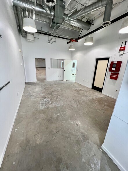 3236-3240 Union Pacific Ave, Los Angeles, CA à louer - Photo de l’immeuble – Image 3 sur 13