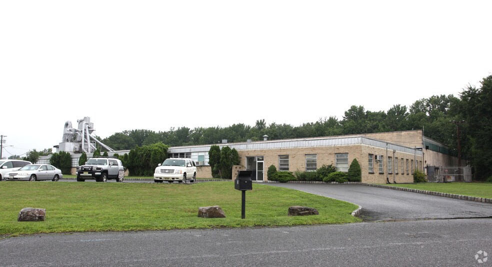 15 Harmich Rd, South Plainfield, NJ à vendre - Photo de l’immeuble – Image 1 sur 8