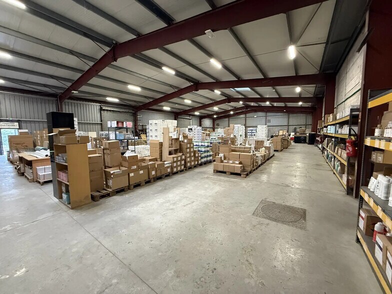 Local d’activités dans Septèmes-les-Vallons à louer - Photo de l’immeuble – Image 1 sur 6