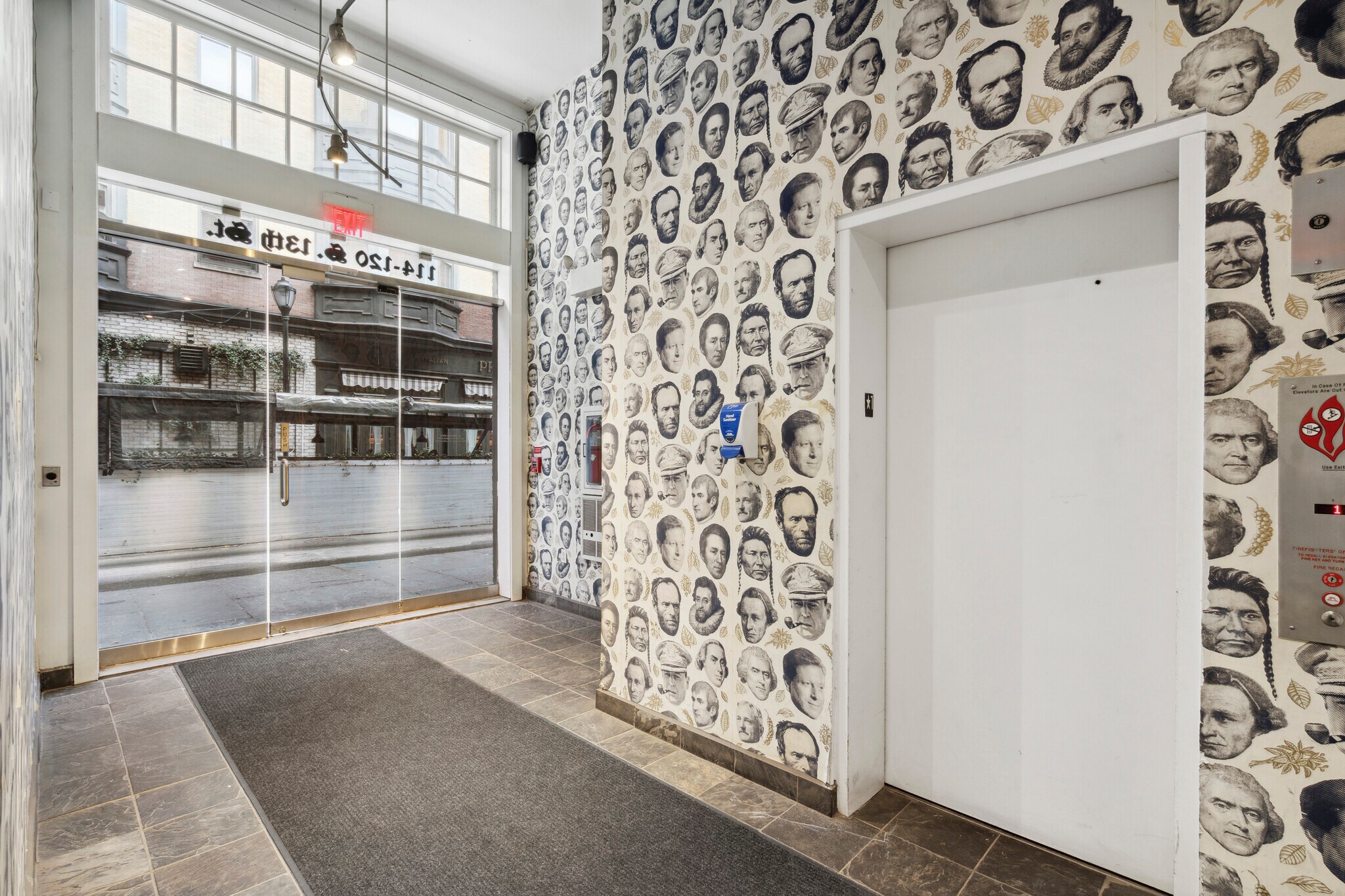 114-120 S 13th St, Philadelphia, PA à louer Hall d’entrée– Image 1 sur 8