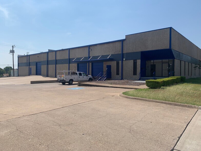 222 S Town East Blvd, Mesquite, TX à vendre - Photo de l’immeuble – Image 1 sur 4