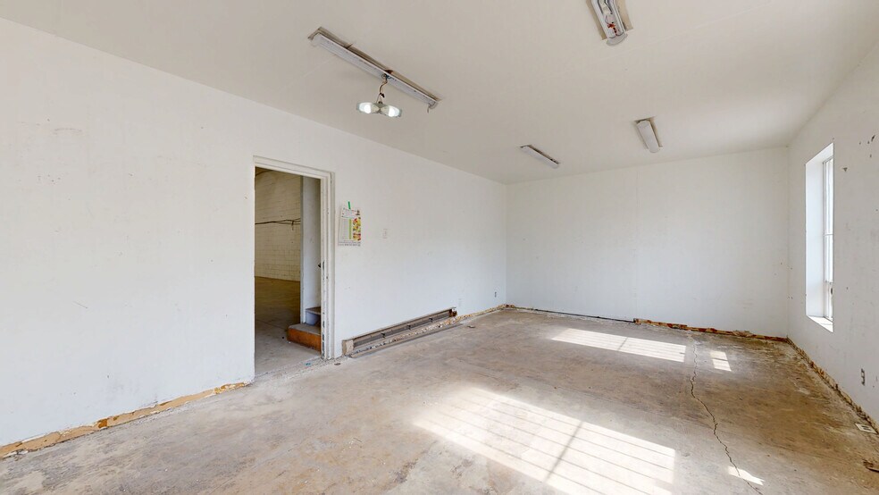 6085-6095 Blvd Couture, Montréal, QC à louer - Numérisation 3D Matterport – Image 2 sur 5