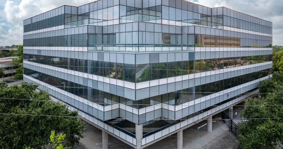12707 North Fwy, Houston, TX à louer - Photo de l’immeuble – Image 2 sur 7