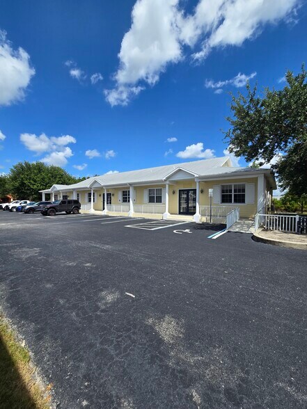 5475 Lee St, Lehigh Acres, FL à louer - Photo de l’immeuble – Image 1 sur 1