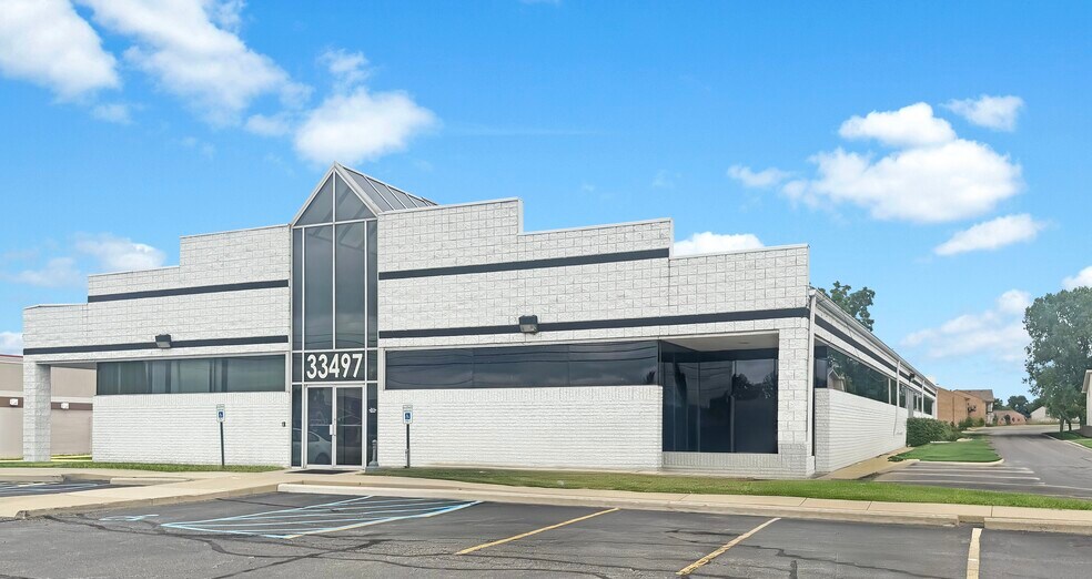 33497 23 Mile Rd, Chesterfield Township, MI à vendre - Photo de l’immeuble – Image 2 sur 5