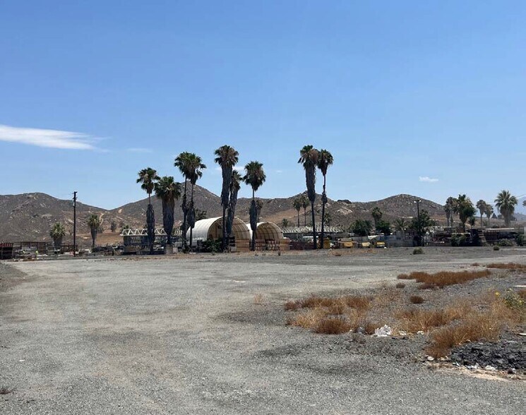 Center St, Colton, CA à vendre - Photo de l’immeuble – Image 3 sur 10