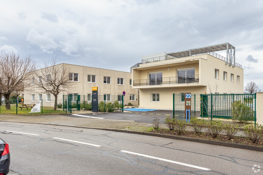 22 Rue Du 35Eme Regiment D'Aviation, Bron à vendre - Photo principale – Image 1 sur 2