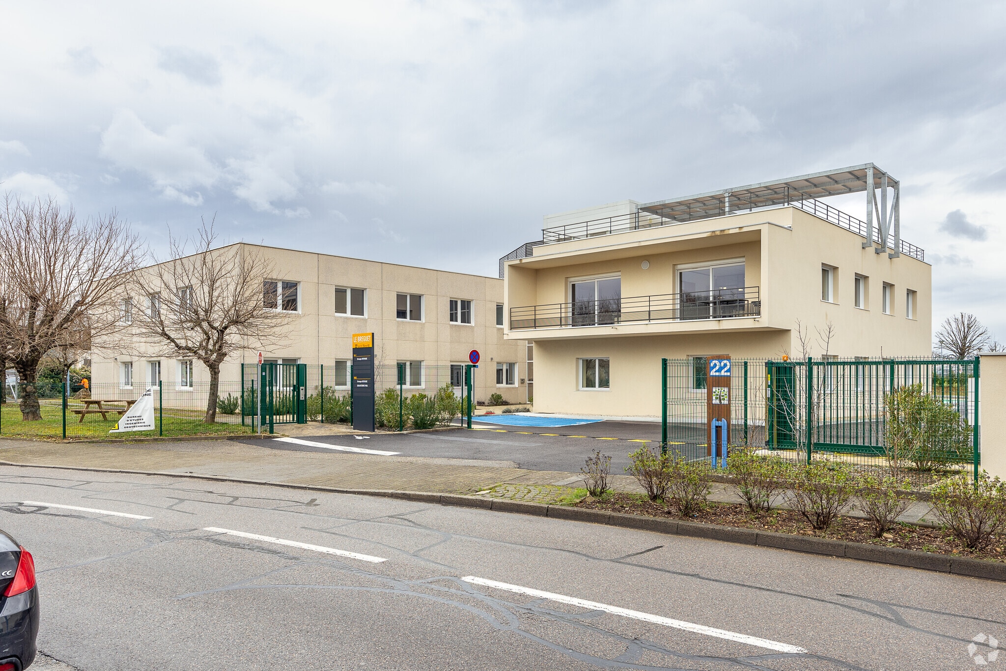 22 Rue Du 35Eme Regiment D'Aviation, Bron à vendre Photo principale– Image 1 sur 3