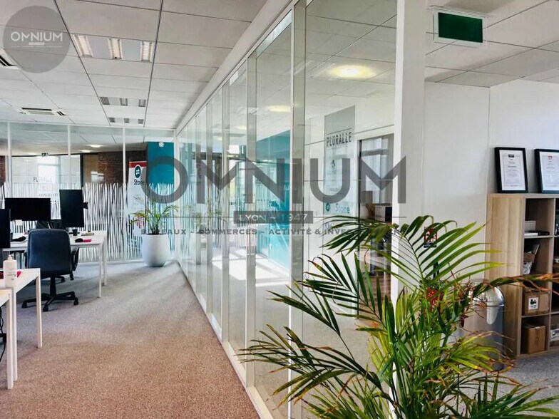 Bureau dans Écully à louer - Photo de l’immeuble – Image 1 sur 8