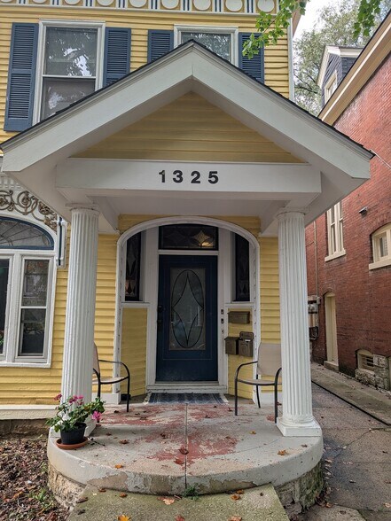 1325 Hepburn Ave, Louisville, KY à vendre - Photo de l’immeuble – Image 2 sur 34