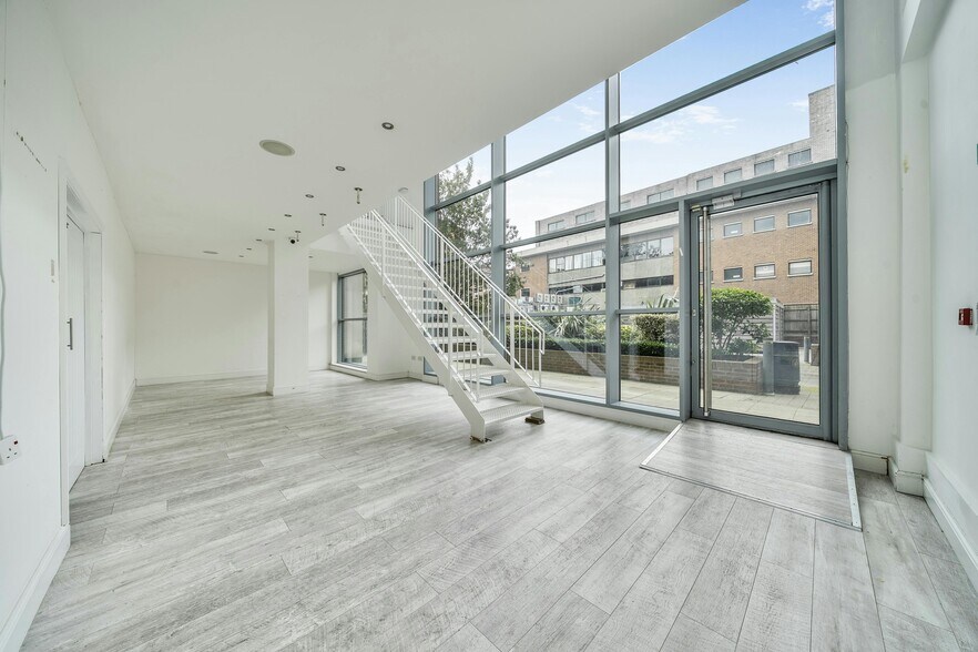 Exchange Rd, Watford à louer - Photo de l’immeuble – Image 3 sur 11