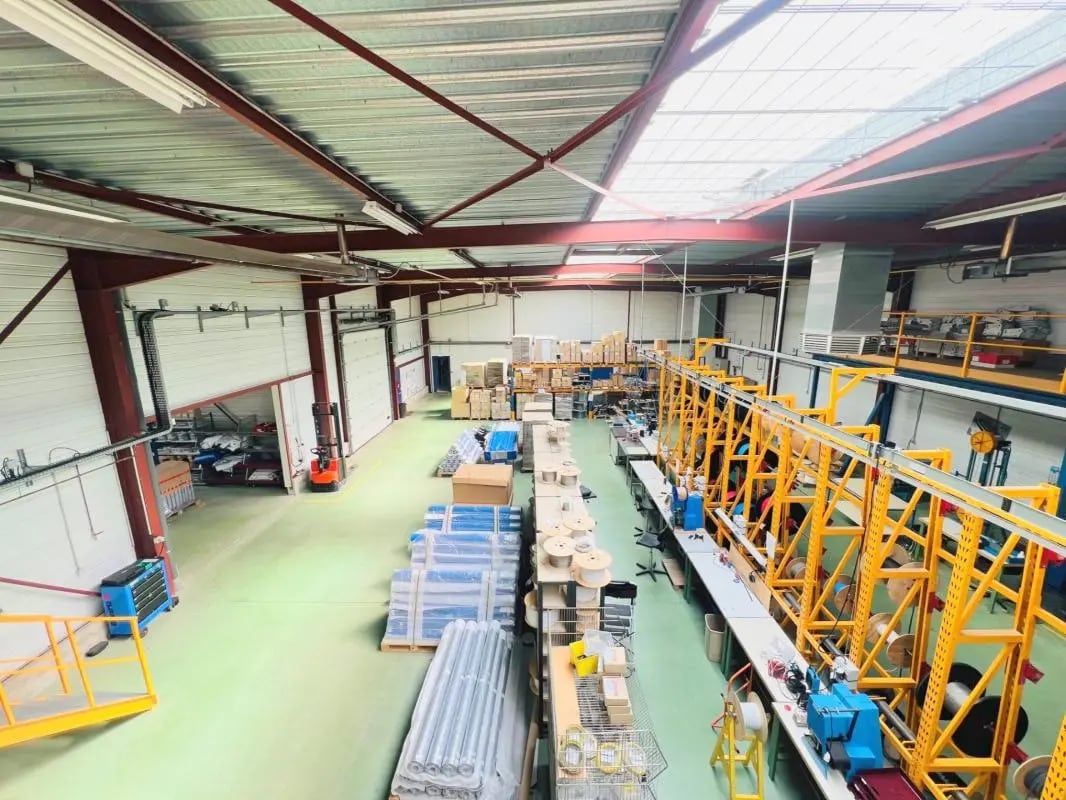 Local d'activités dans Saint-Germain-de-la-Grange à vendre Photo intérieure– Image 1 sur 18