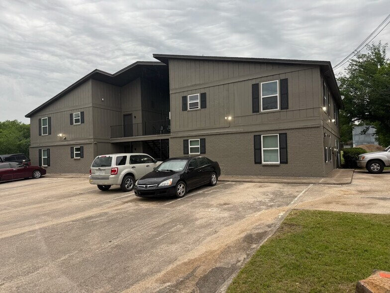7300 Comanche Trl, Lake Worth, TX à vendre - Photo de l’immeuble – Image 2 sur 11