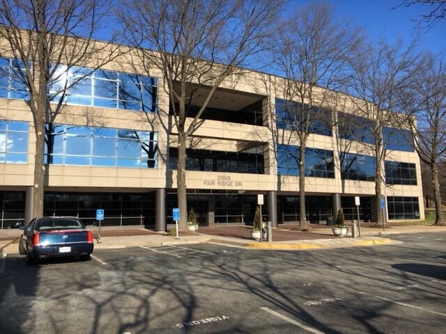 3998 Fair Ridge Dr, Fairfax, VA à louer - Photo de l’immeuble – Image 2 sur 4