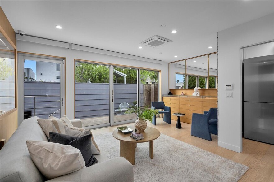 541 Rose Ave, Venice, CA à vendre - Photo de l’immeuble – Image 2 sur 19