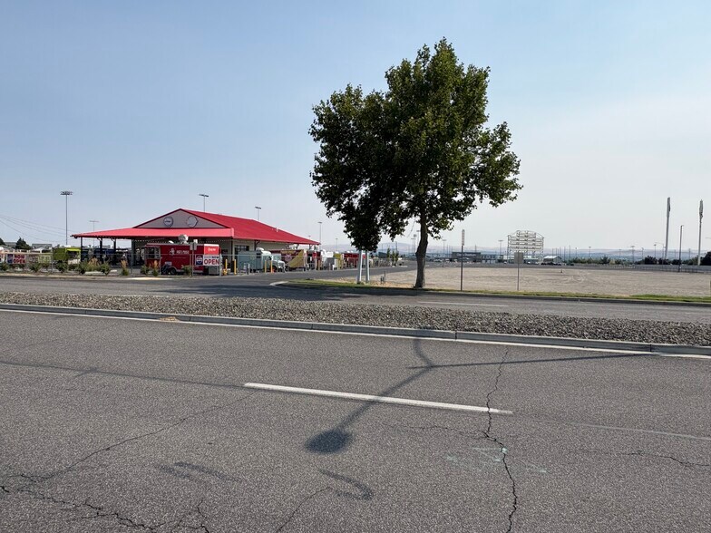 6120 Burden Blvd, Pasco, WA à vendre - Photo de l’immeuble – Image 3 sur 9