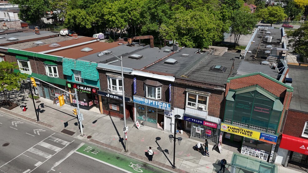 2666 Danforth Ave, Toronto, ON à vendre - Photo de l’immeuble – Image 3 sur 21