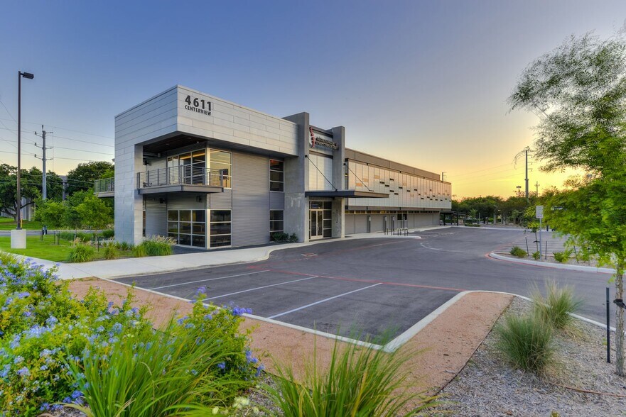 4611 Centerview, San Antonio, TX à vendre - Photo principale – Image 1 sur 68