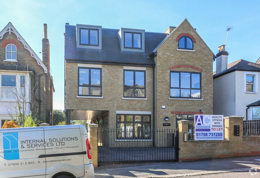 102-104 Queens Rd, Buckhurst Hill à louer - Photo principale – Image 1 sur 1
