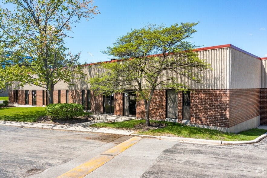 5420 Newport Dr, Rolling Meadows, IL à louer - Photo de l’immeuble – Image 3 sur 6