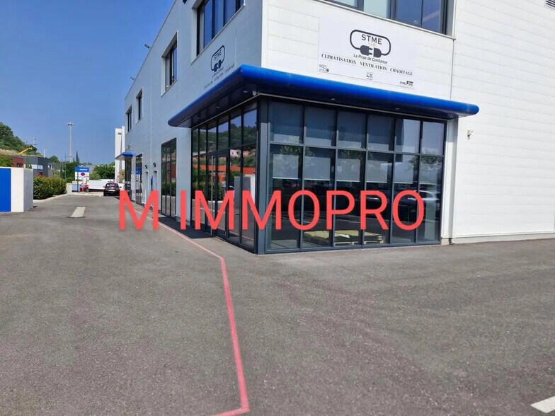 Local d’activités dans Fréjus à louer - Photo de l’immeuble – Image 1 sur 4