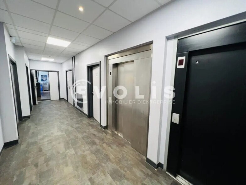 Bureau dans Montreuil à louer - Photo de l’immeuble – Image 2 sur 7