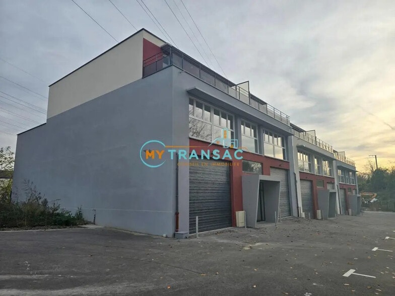 Local d’activités dans Gagny à louer - Photo de l’immeuble – Image 2 sur 17