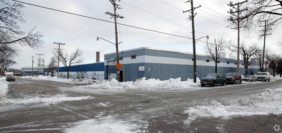 4722 N 28th St, Milwaukee, WI à vendre - Photo de l’immeuble – Image 2 sur 2