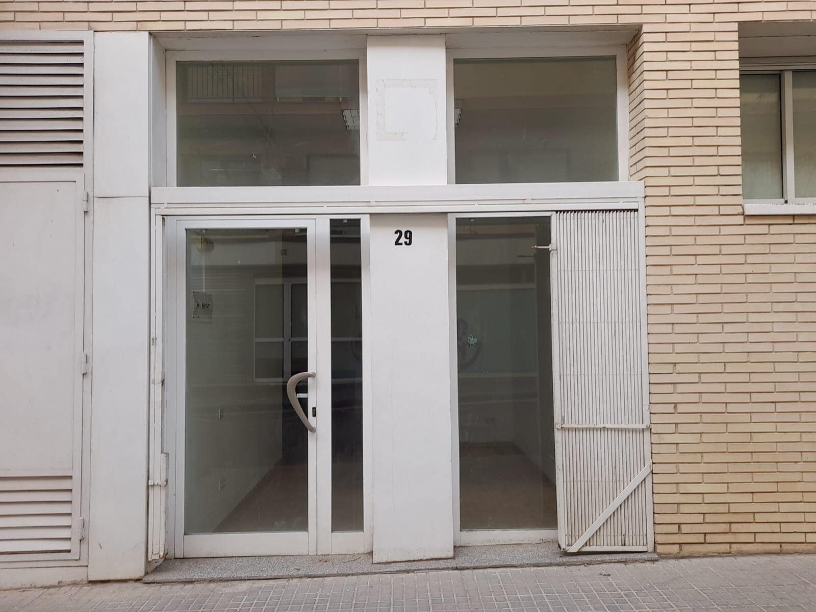 Local commercial dans Esplugues de Llobregat, Barcelona à louer Photo intérieure– Image 1 sur 11