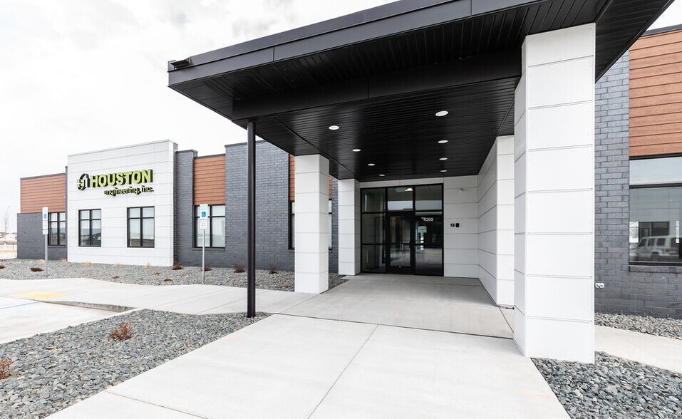 4303-4399 S Columbia Rd, Grand Forks, ND à vendre - Photo de l’immeuble – Image 3 sur 25