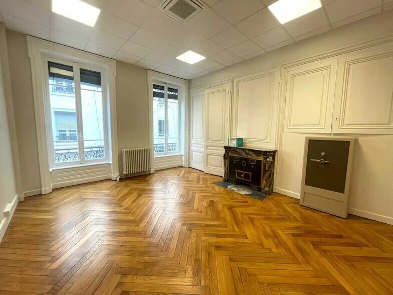 Bureau dans Lyon à louer - Photo de l’immeuble – Image 2 sur 12
