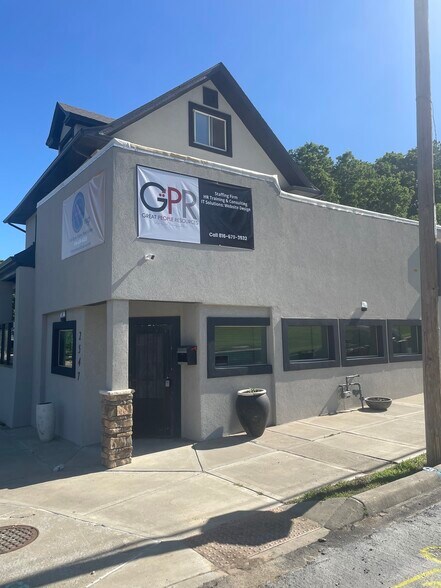 2547-2549 Brooklyn Ave, Kansas City, MO à louer - Photo de l’immeuble – Image 1 sur 1