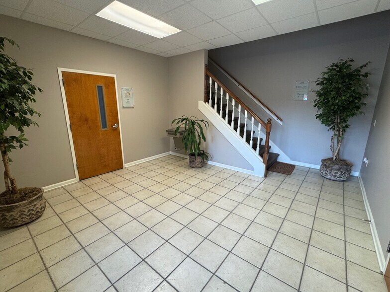 882 Willow Tree Cir, Cordova, TN à louer - Photo de l’immeuble – Image 3 sur 6