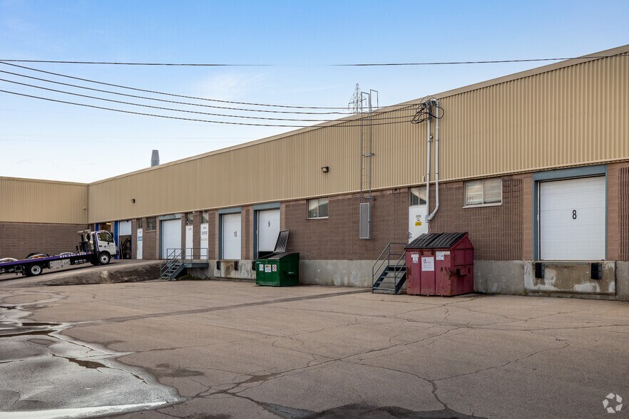 3200-3240 Aut Laval W, Laval, QC à louer - Photo de l’immeuble – Image 2 sur 4