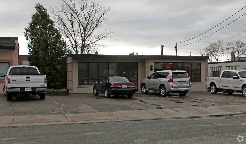 17 Oakland Ave, Toronto, ON à louer - Photo principale – Image 1 sur 2