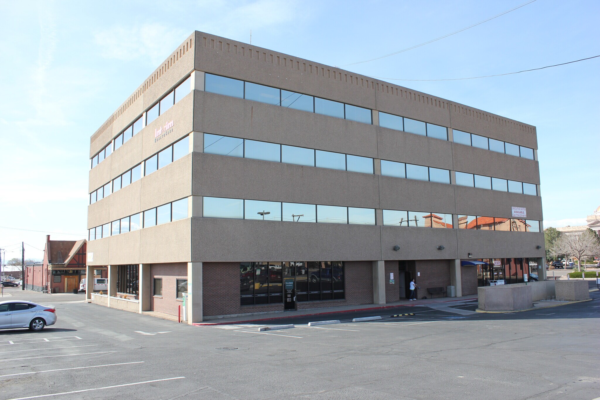 720 N Main St, Pueblo, CO à louer Photo de l’immeuble– Image 1 sur 15