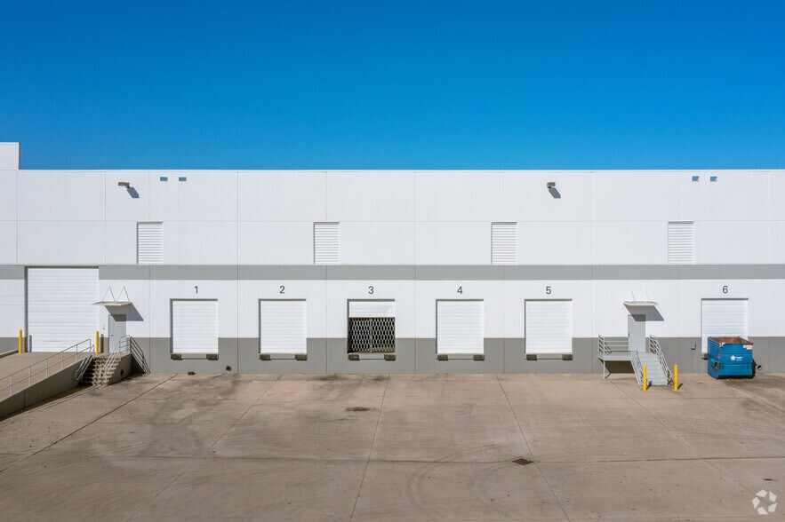 2510 W Main St, Grand Prairie, TX à louer - Photo de l’immeuble – Image 2 sur 4