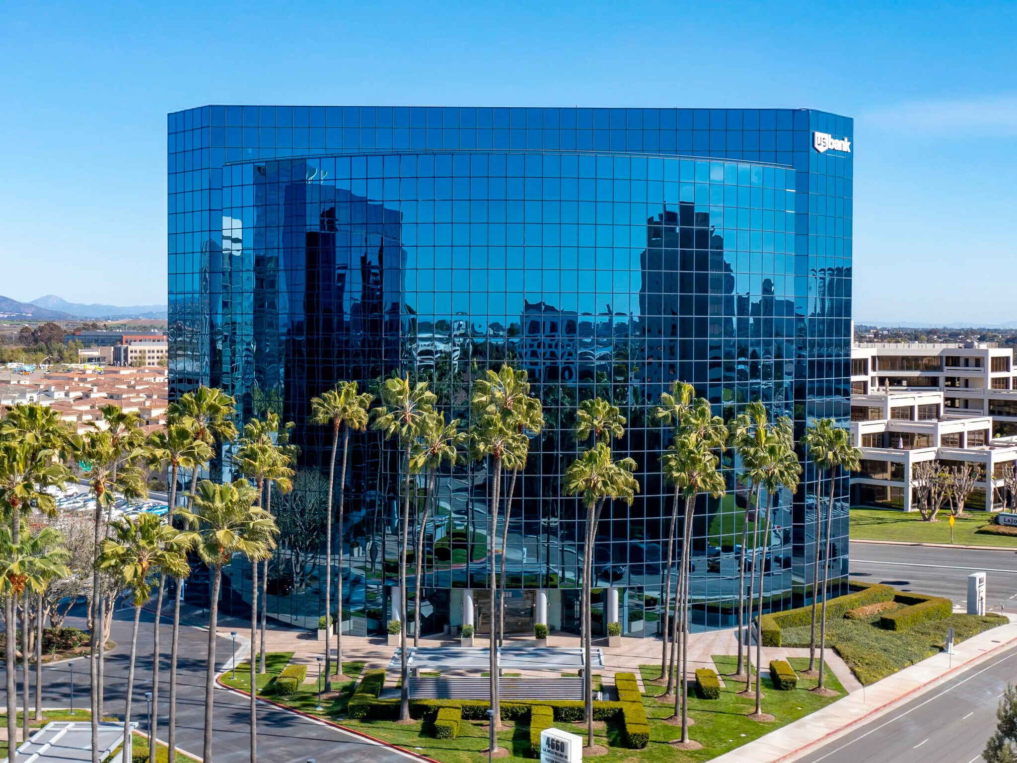 4660 La Jolla Village Dr, San Diego, CA à louer Photo de l’immeuble– Image 1 sur 5