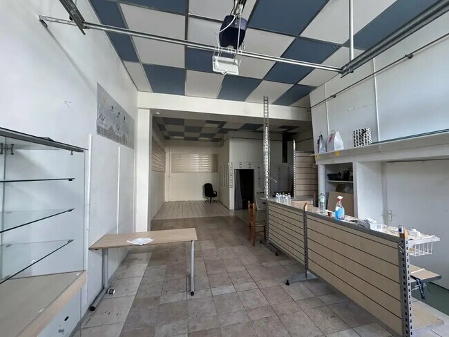 Plus de détails pour Local d’activités à vendre