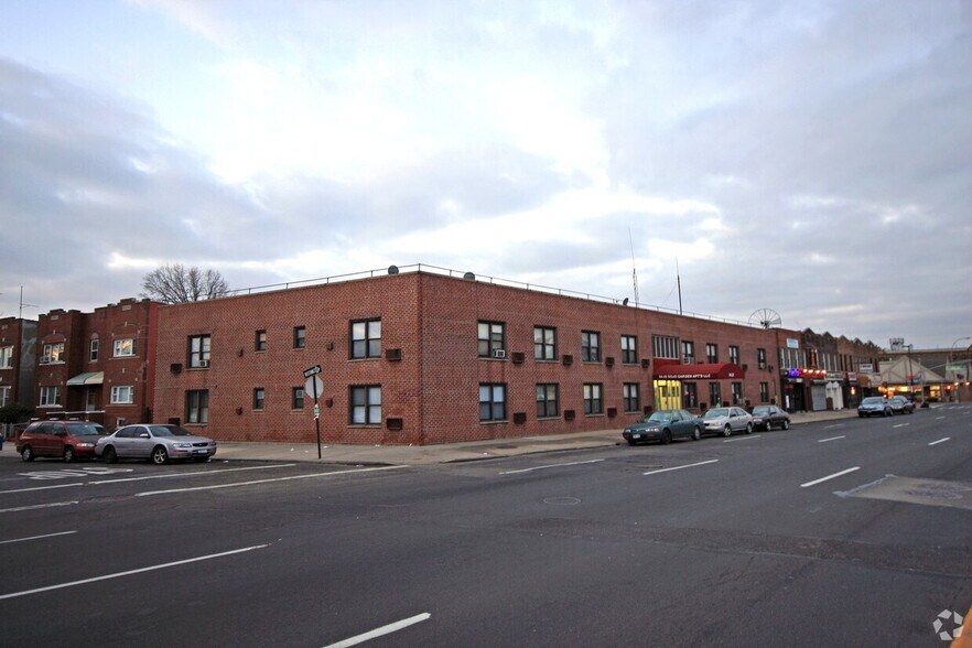 94-20 Astoria Blvd, Flushing, NY à vendre - Photo de l’immeuble – Image 3 sur 4