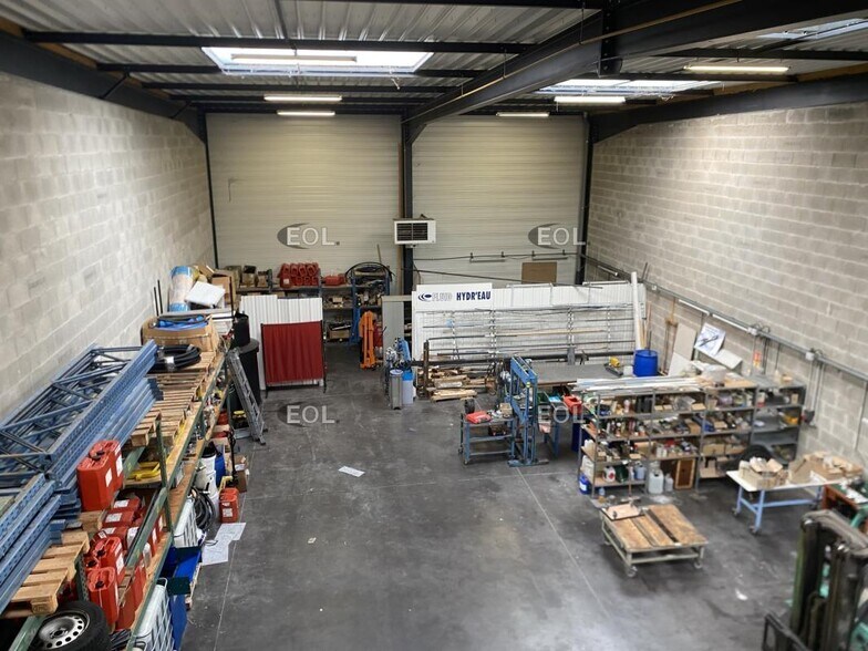 Local d'activités dans Chaponnay à vendre - Photo de l’immeuble – Image 3 sur 15