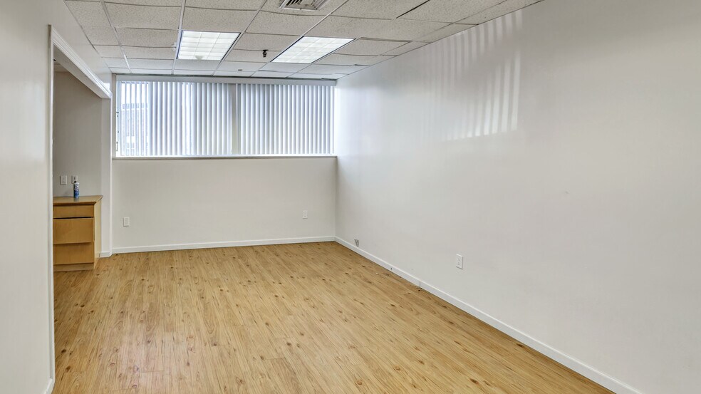 95 Inip Dr, Inwood, NY à louer - Photo intérieure – Image 3 sur 5