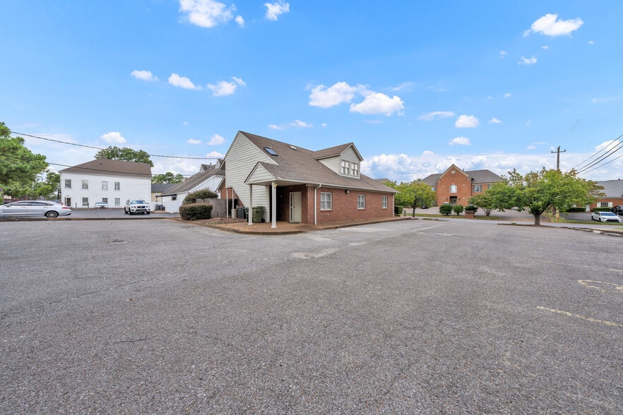 751 Walnut Knoll Rd, Cordova, TN à vendre - Photo de l’immeuble – Image 2 sur 27