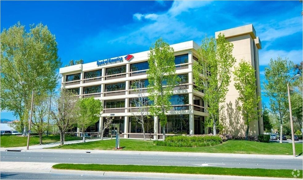 23929 Valencia Blvd, Valencia, CA à louer - Photo de l’immeuble – Image 1 sur 11