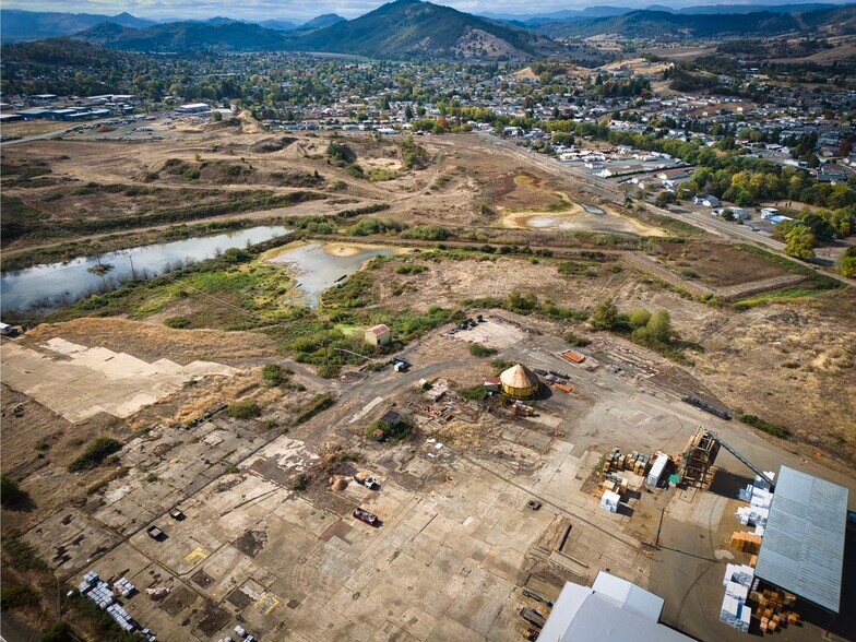 3625 Carnes Rd, Roseburg, OR à vendre - Photo de l’immeuble – Image 3 sur 22