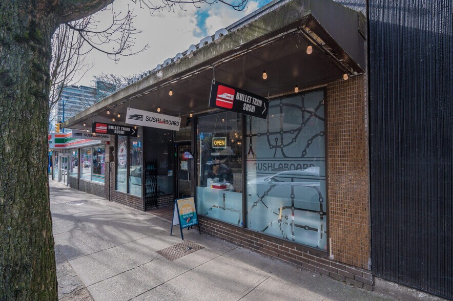 1047 Denman St, Vancouver, BC à vendre - Photo de l’immeuble – Image 2 sur 5