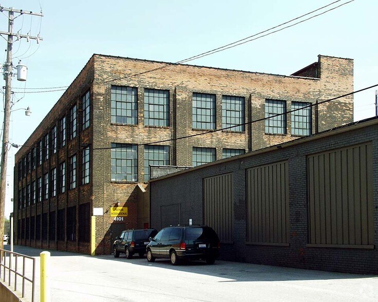 4101 Commerce Ave, Cleveland, OH à vendre - Photo de l’immeuble – Image 2 sur 6